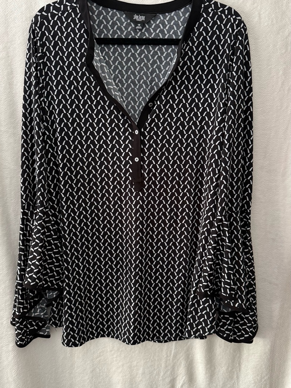 SlimFactor Black & White Geometric Henley Long-Sleeve Top